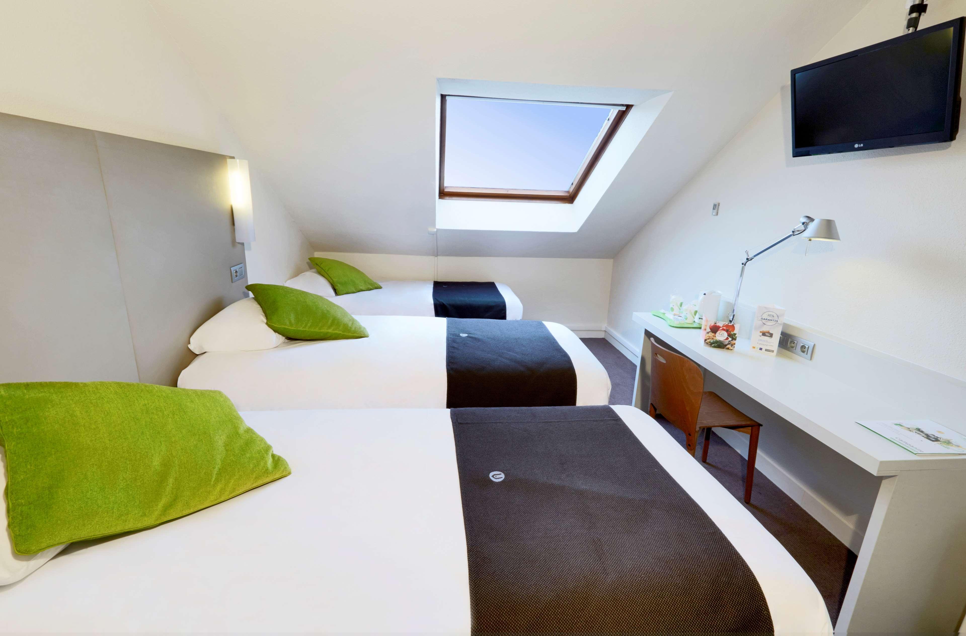 Hotel Campanile Evry Ouest - Corbeil Essonnes Exterior foto