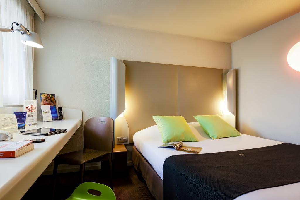 Hotel Campanile Evry Ouest - Corbeil Essonnes Exterior foto